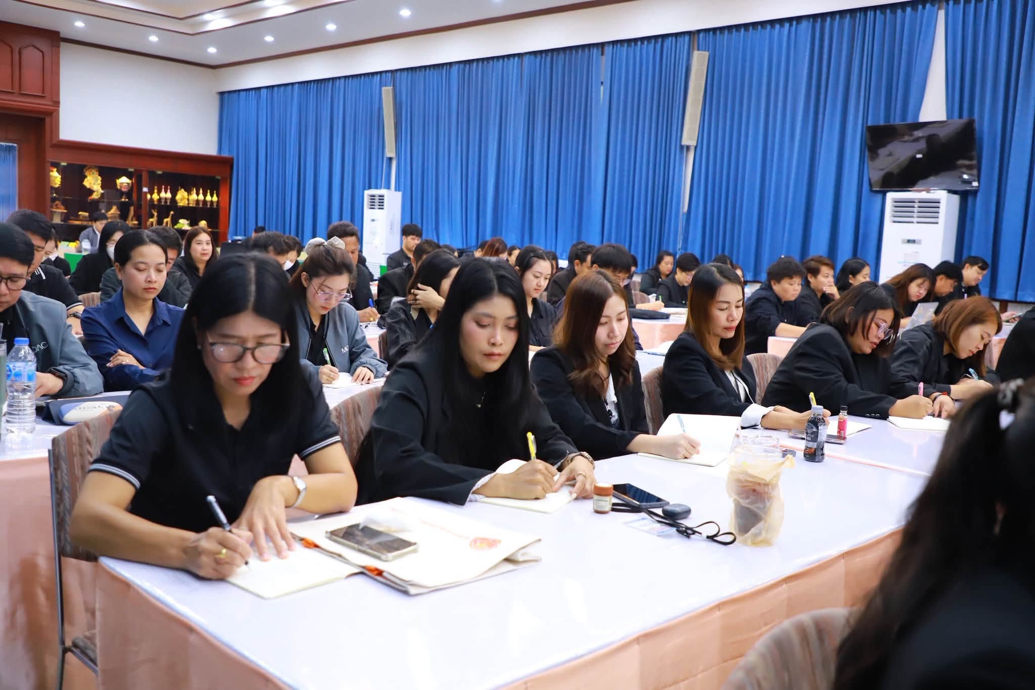 title - รองเลขาธิการ ส.ป.ก. เปิดอบรมหลักสูตร นปต. รุ่นที่ 8 ดันข้าราชการเปลี่ยนบทบาทสู่ “ผู้นำทีม” พร้อมขับเคลื่อนยุทธศาสตร์ชาติ